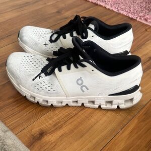 On Cloud X 4 sneakers Ivory and Black Womens size 9